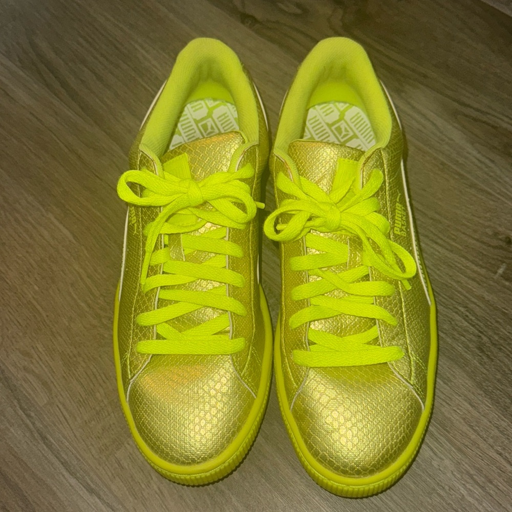 Neon Pumas